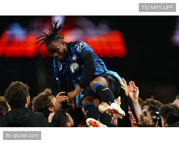 欧联杯赛事后，勒沃库森全队恢复性训练，重点演练防守定位球