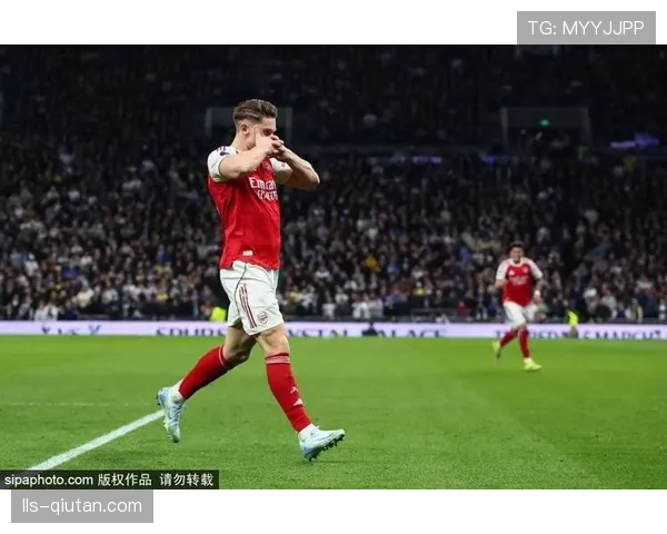 从质疑到英雄：记录阿森纳门将拉亚在晋级之路上的三次关键扑救